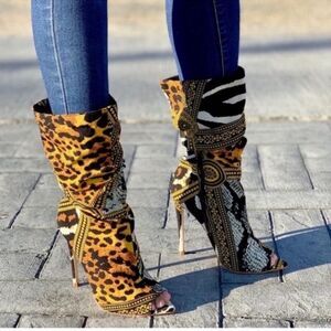 New CHAIN ME DOWN STILETTO BOOTIE Size 6